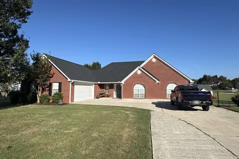 Brick ranch with arched windows in North Georgia